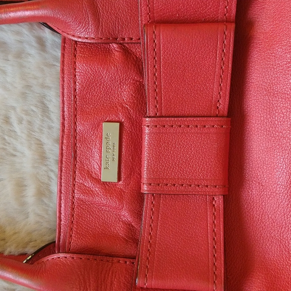 Kate Spade Quinn Vila Abelle large tote in bow, red leather. - Picture 4 of 14